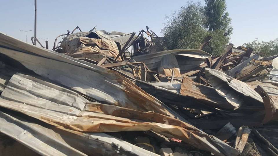 جزء من الدمار الذي خلفته غارات طيران العدوان الإجرامي في سوق جياش للخضروات بمدينة صعدة.4