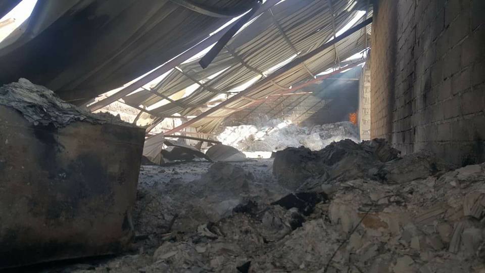 جزء من الدمار الذي خلفته غارات طيران العدوان الإجرامي في سوق جياش للخضروات بمدينة صعدة.6